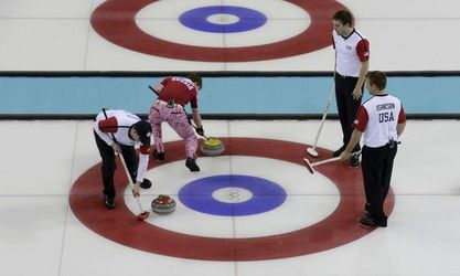 Curling: Vyrovnané piatkové zápasy v mužskom turnaji