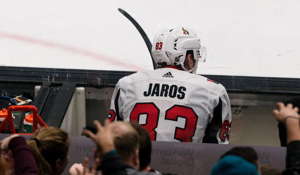 Christián Jaroš na striedačke (Ottawa Senators).