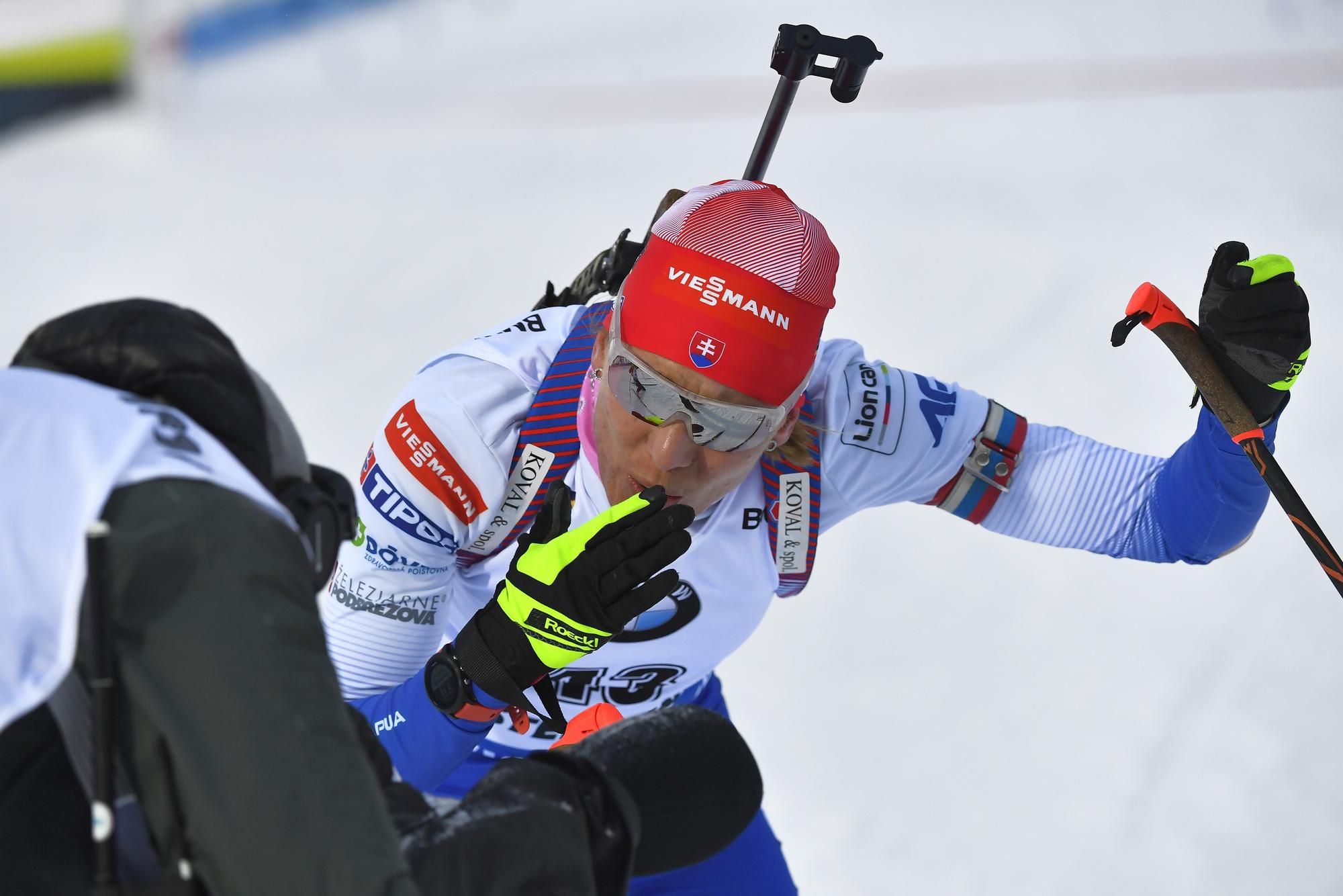 Slovenská biatlonistka Anastasia Kuzminová pózuje v cieli pretekov v šprinte žien na 7,5 km na MS.