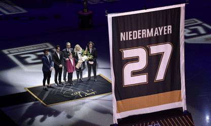 Anaheim vyradil dres Niedermayera s číslom 27 