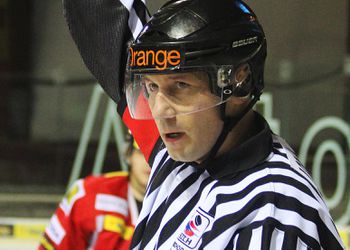 Vďaka Valábikovi sa hovorí o vážnom probléme slovenského hokeja, tvrdí rozhodca Peter Jonák