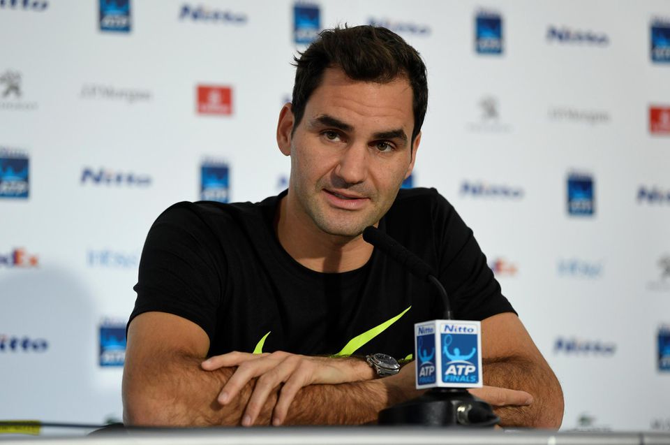 Roger Federer počas tlačovej konferencie.