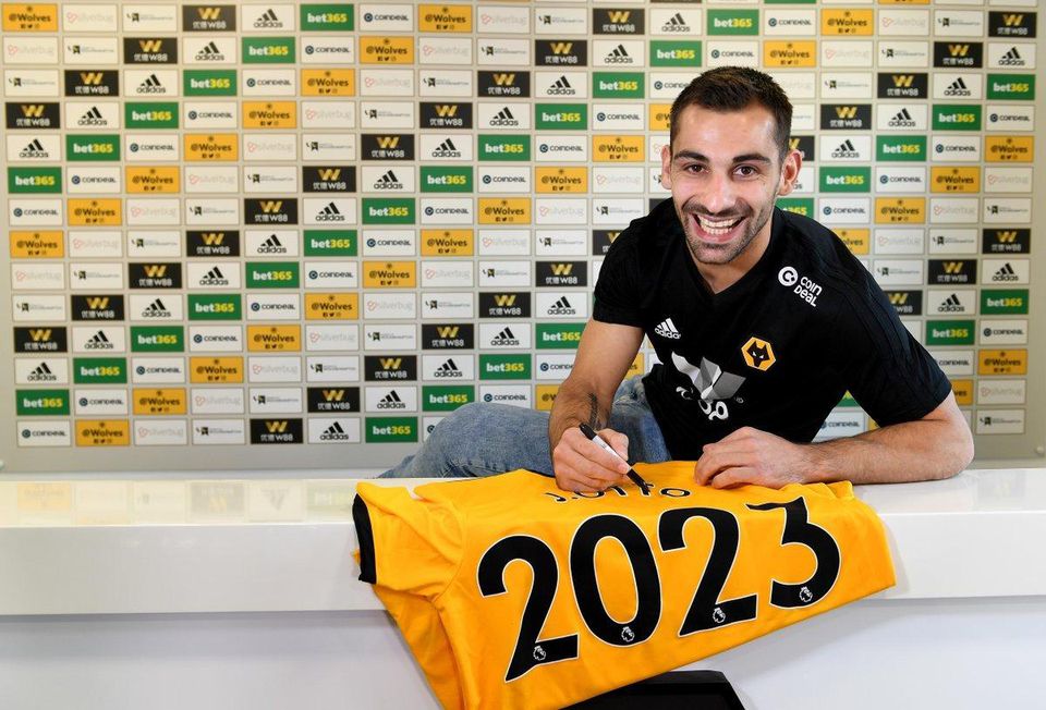 Španielsky futbalista Jonny Otto podpísal kontrakt s Wolverhamptonom Wanderers do roku 2023.