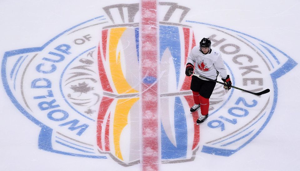 Sidney Crosby z Tímu Kanady trénuje pred blížiacim sa Svetovým pohárom v Ottawe.