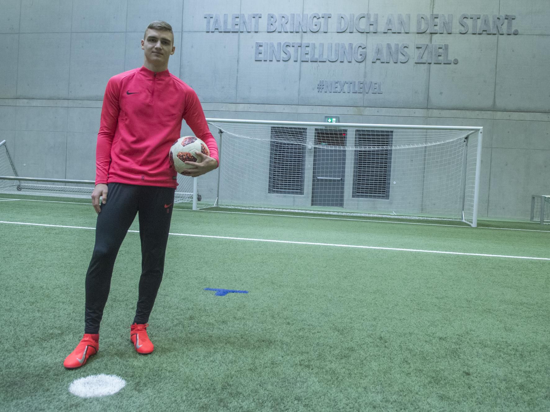 Talent dostal Petra Pokorného na začiatok do akadémie Red Bullu Salzburg. Uvidíme, kam ho dovedie jeho postoj.