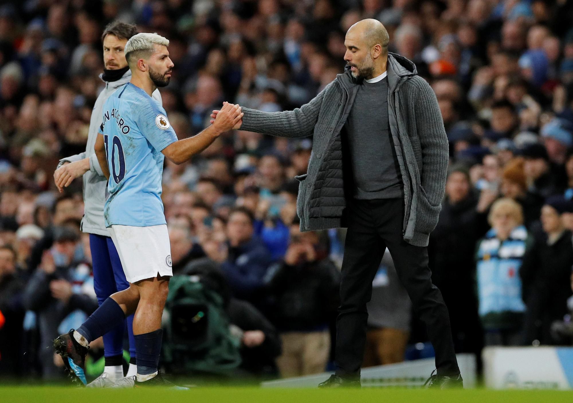 Argentínsky futbalista Sergio Agüero a tréner Pep Guardiola.