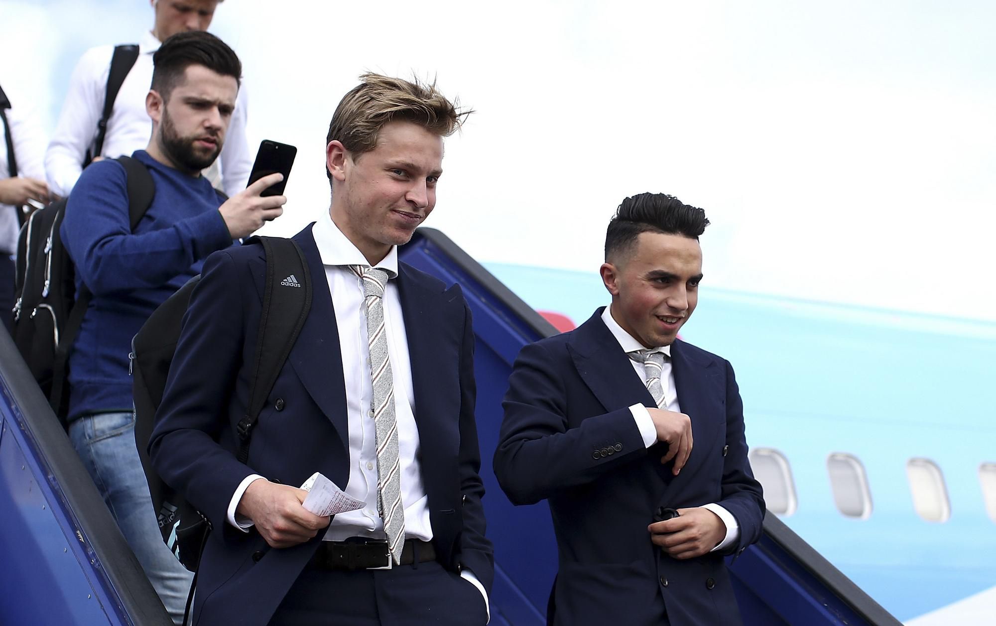 Frenkie de Jong a Abdelhak Nouri z Ajaxu Amsterdam