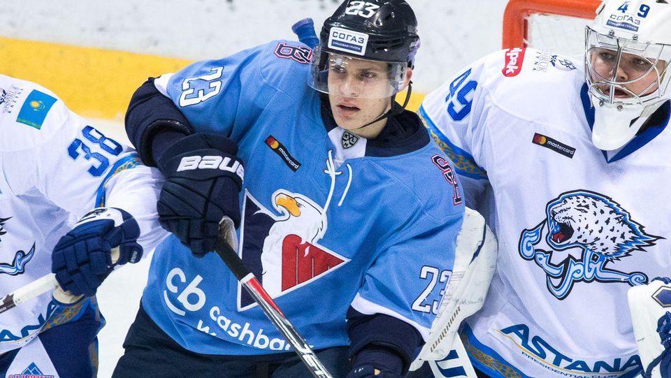 Adam Liška z HC Slovan Bratislava medzi hráčmi Barysu Astana.
