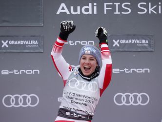 Rakúska zjazdárka Nicole Schmidhoferová si vyskúšala nový šport