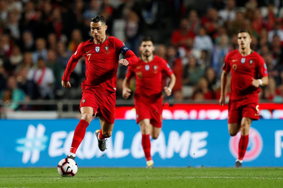 Ronaldo v portugalskom drese.