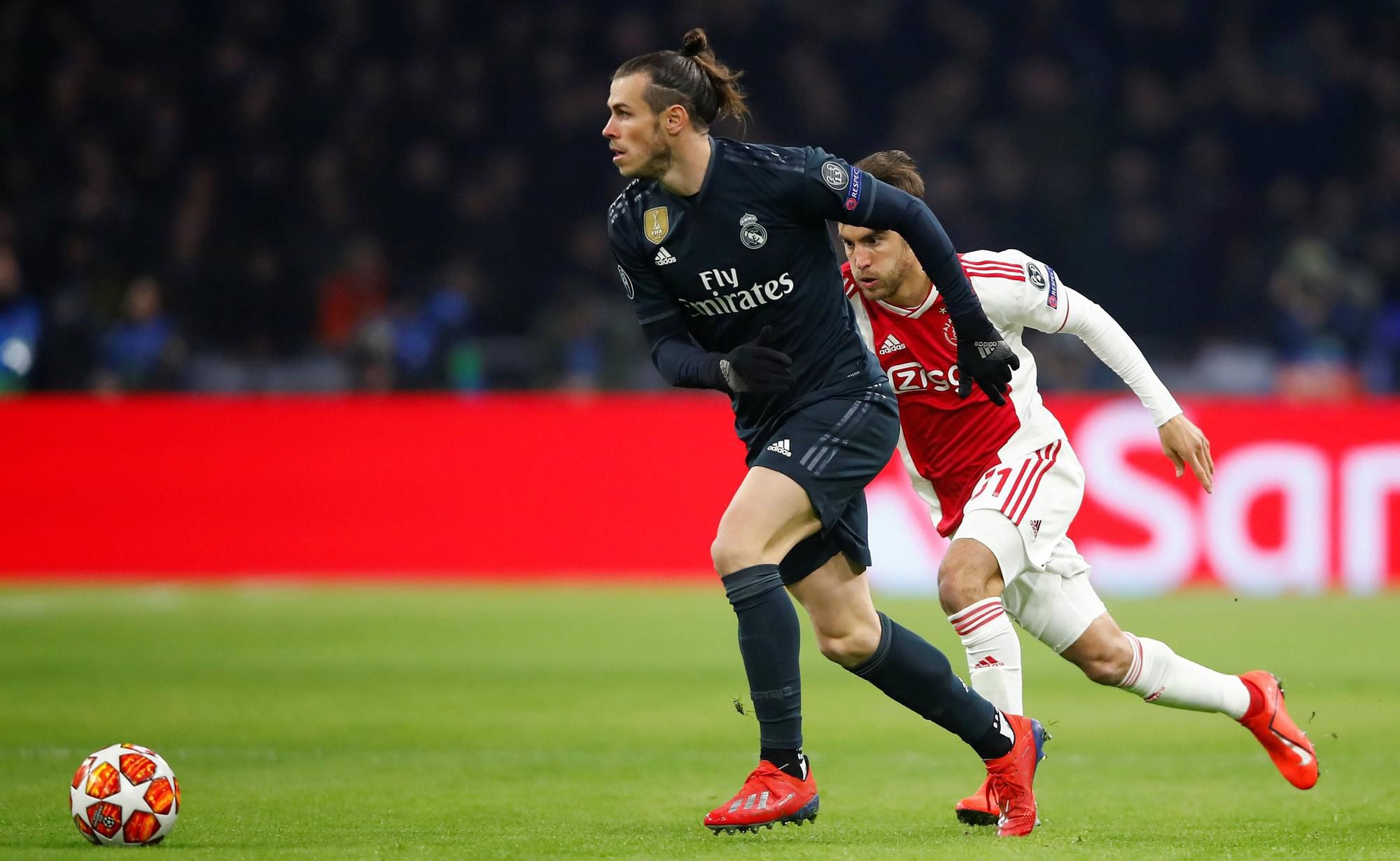 Gareth Bale z Realu Madrid a Nicolas Tagliafico z Ajaxu Amsterdam