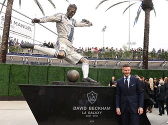 Beckhamovi odhalili v LA sochu za zásluhy pri rozvoji MLS 