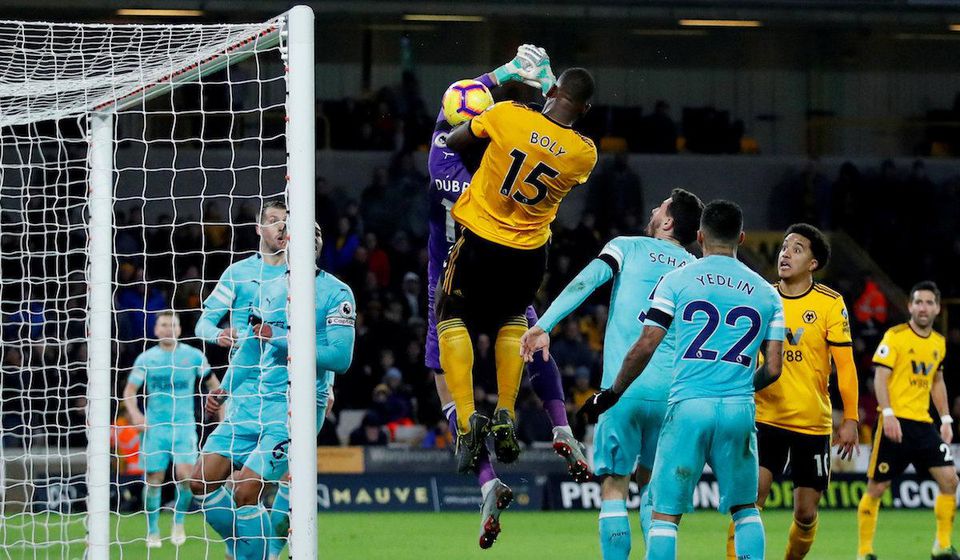 Martin Dúbravka inkasuje gól od Wolverhamptonu