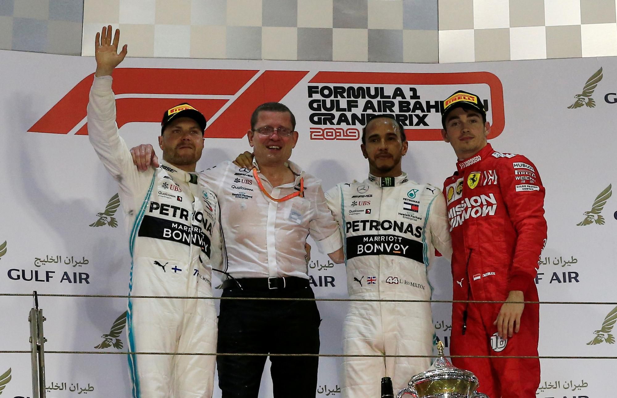 Valtteri Bottas, Lewis Hamilton a Charles Leclerc na VC Bahrajnu