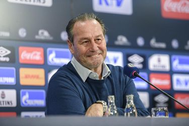 Schalke potvrdilo trénera Stevensa, pomáhať mu budú Büskens a Asamoah