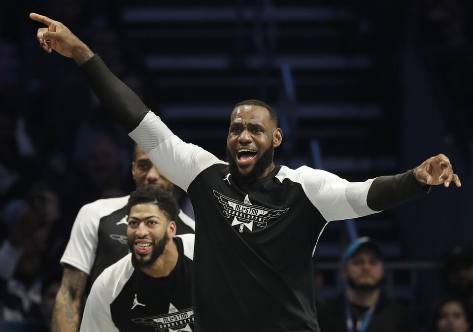 Tím LeBrona James oslavuje triumf v Zápase hviezd NBA