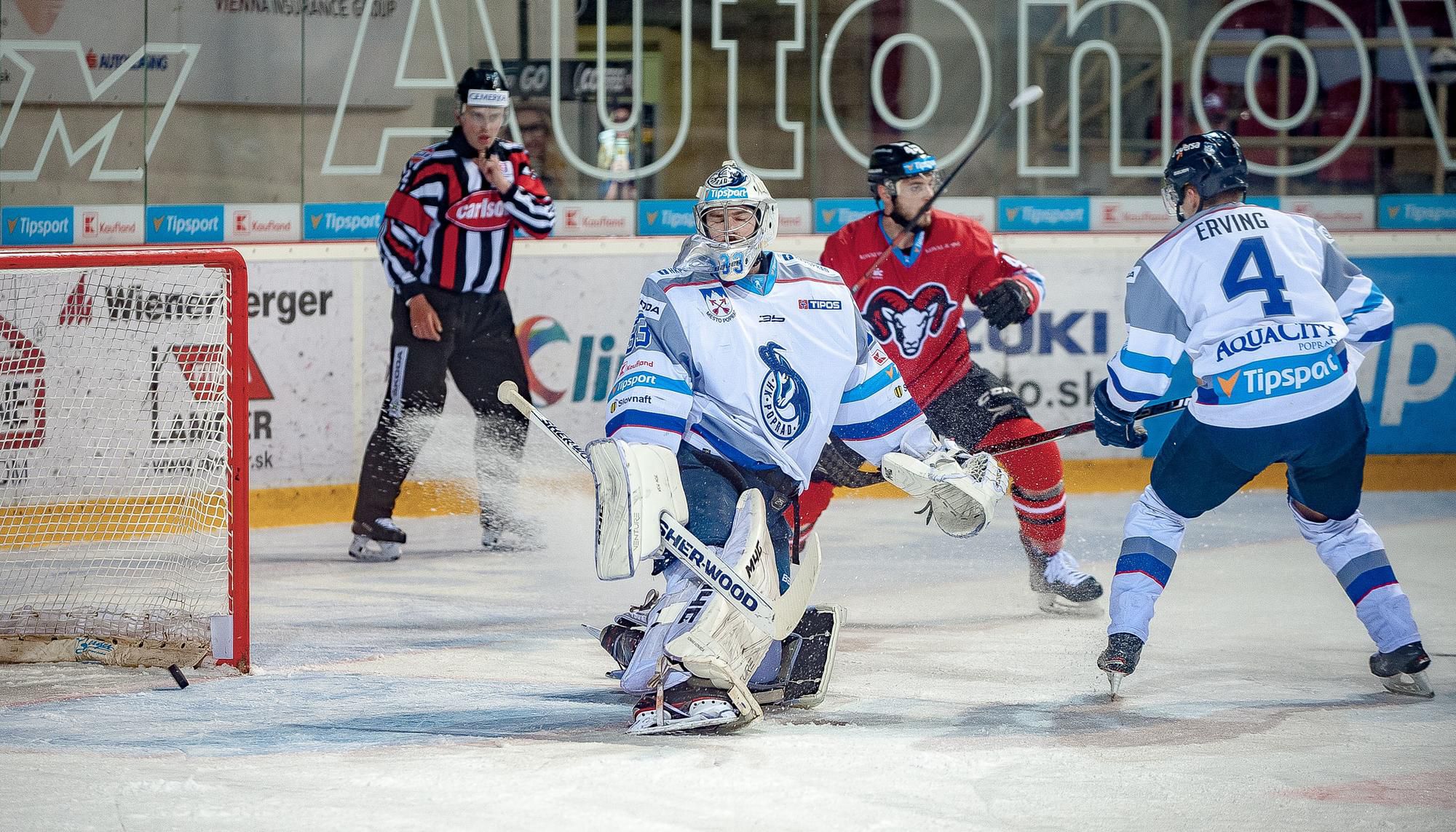 Tomáš Vošvrda (Poprad), Eric Selleck (Banská Bystrica) a Joona Erving (Poprad).