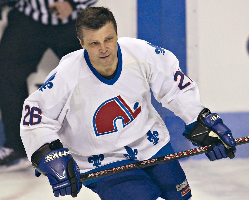 Peter Šťastný v drese Quebec Nordiques.