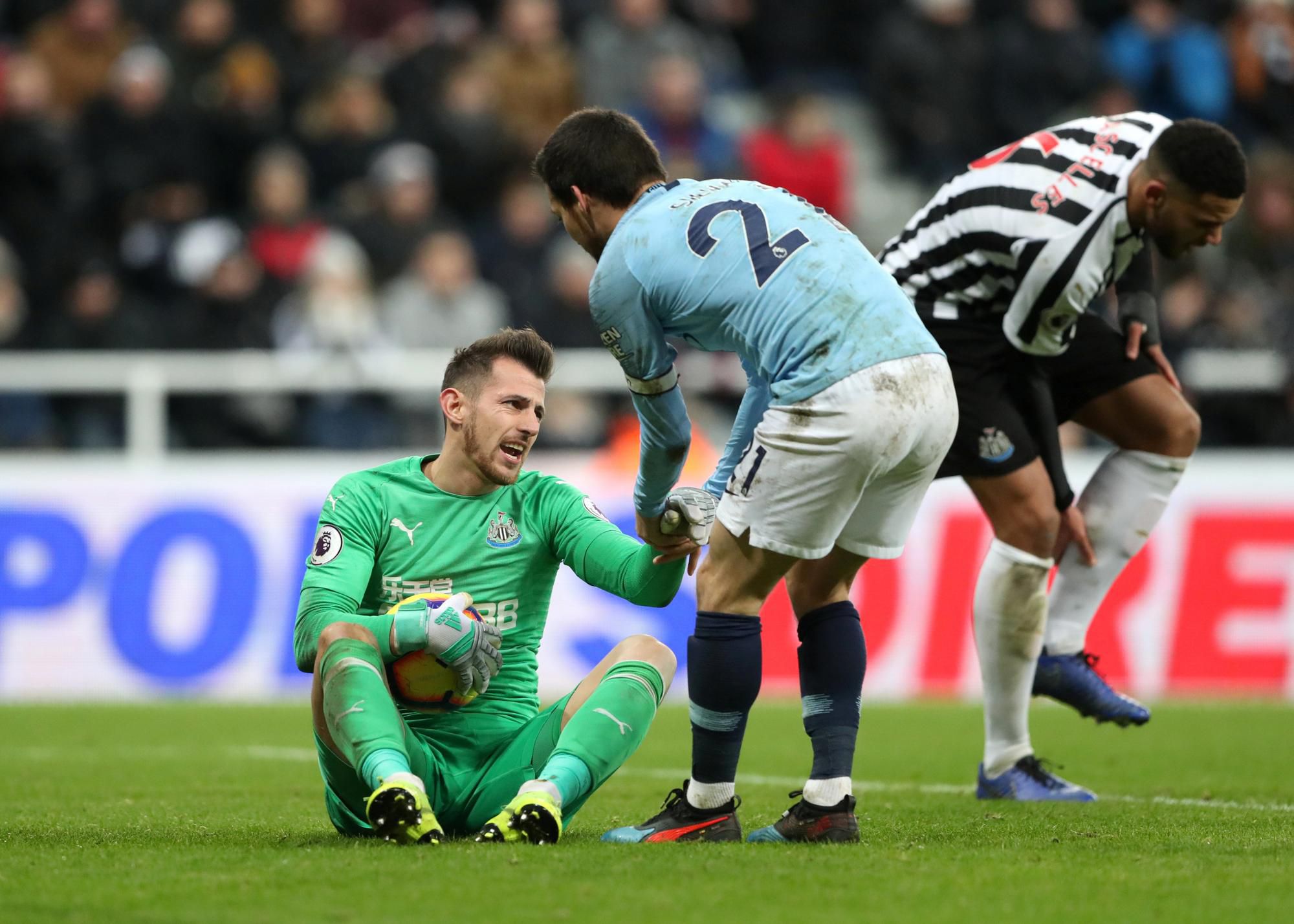 Martin Dúbravka v zápase s Manchestrom City.