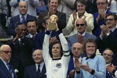 Franz Beckenbauer mal rozprávkovú kariéru v Bayerne, pretože dostal jednu facku
