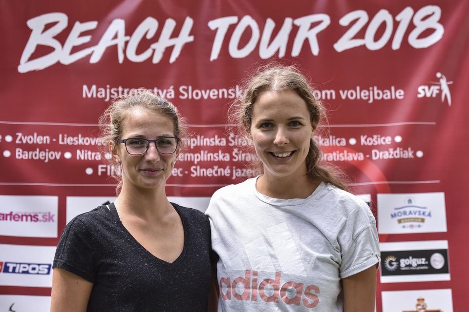 slovenské reprezentantky v plážovom volejbale Andrea Štrbová a Natália Dubovcová