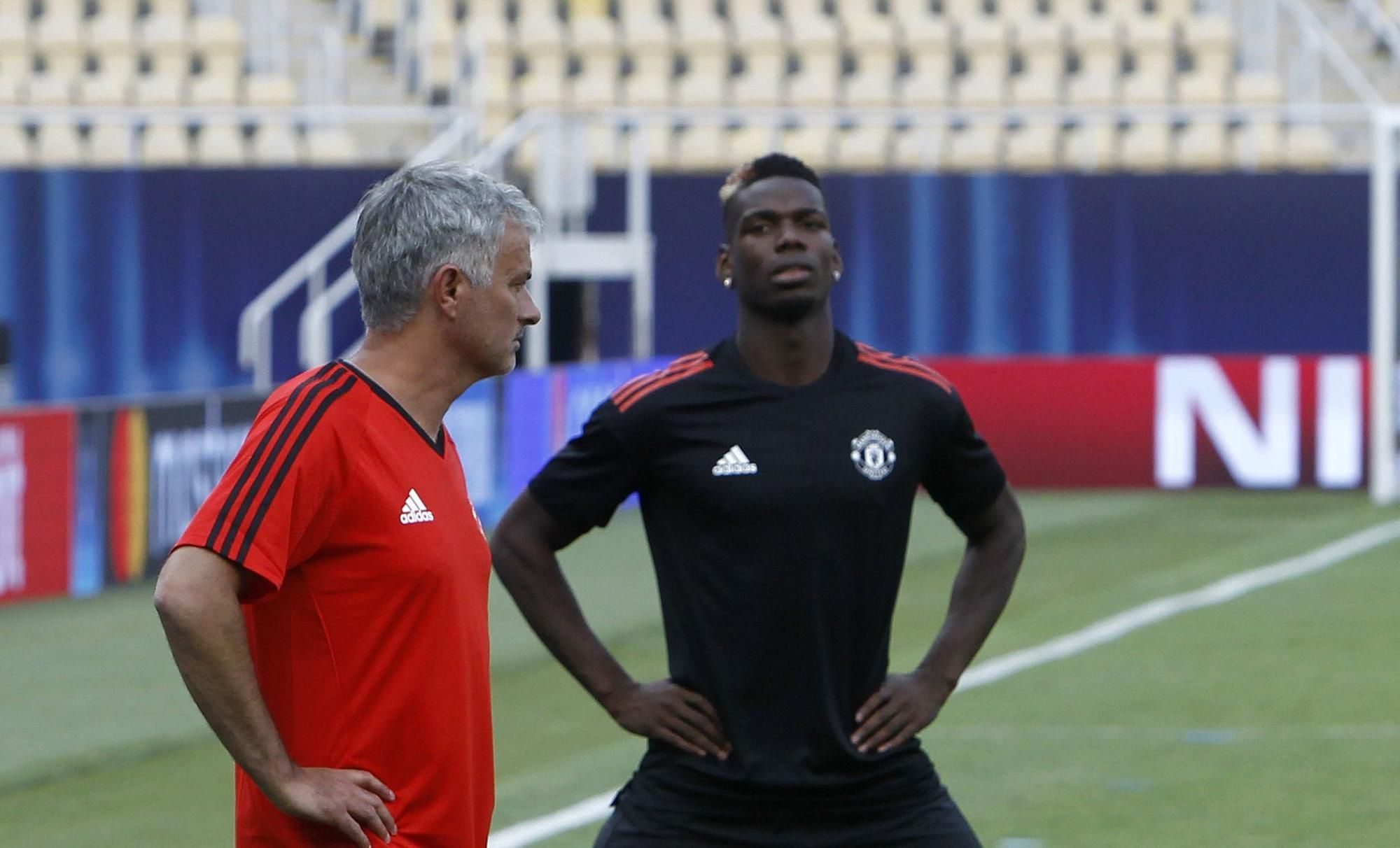 José Mourinho a Paul Pogba na tréningu