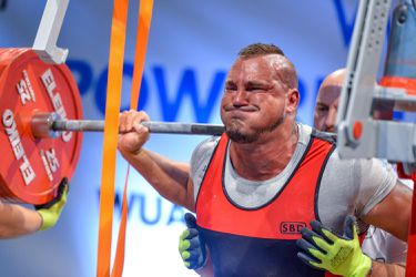 Silový trojboj-MS: Bencze takmer pokoril 900 kg, Slovák Ondričko strieborný a v drepe so svetovým rekordom