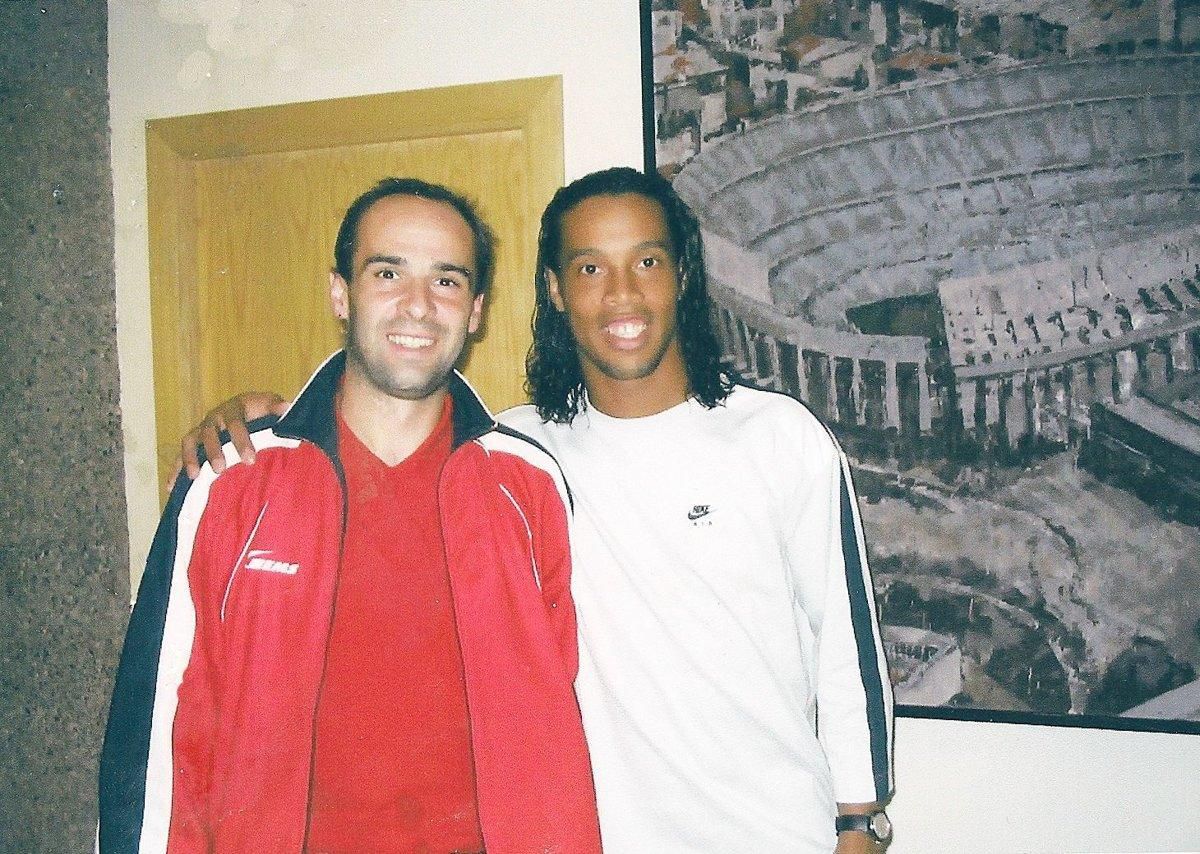 Leo Stehel sa s brazílskou hviezdou Ronaldinhom stretol v čase, keď Matador Púchov v Pohári UEFA narazil na slávnu Barcelonu. Od pamätného dvojzápasu uplynulo už pätnásť rokov, po domácej remíze 1:1 Púchovčania v Barcelone vyfasovali debakel 0:8.