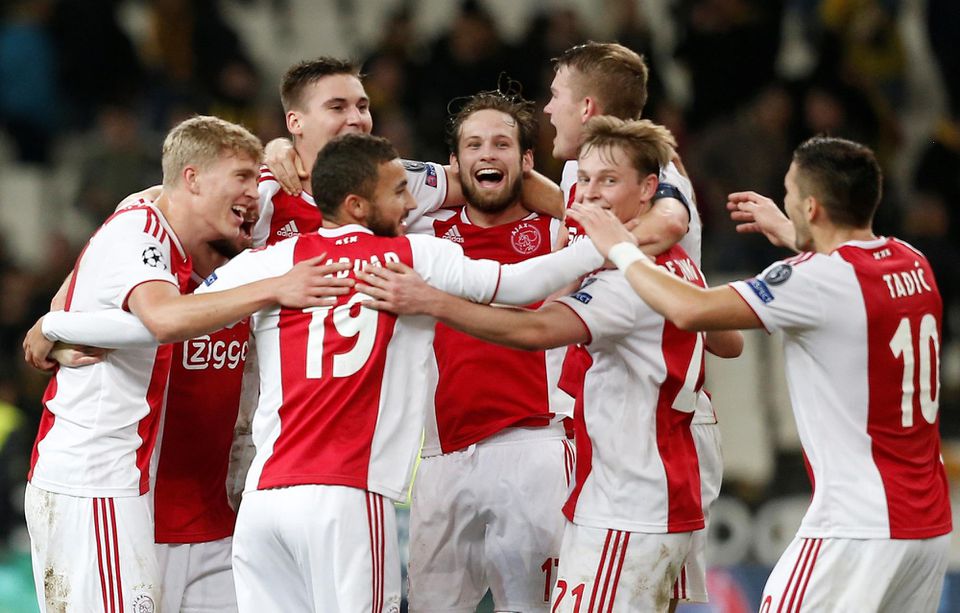 Radosť hráčov Ajaxu Amsterdam.
