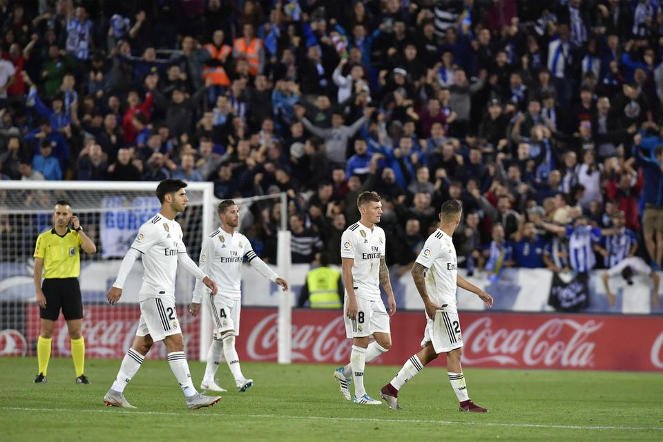 sklamaní hráči Realu Madrid po prehre