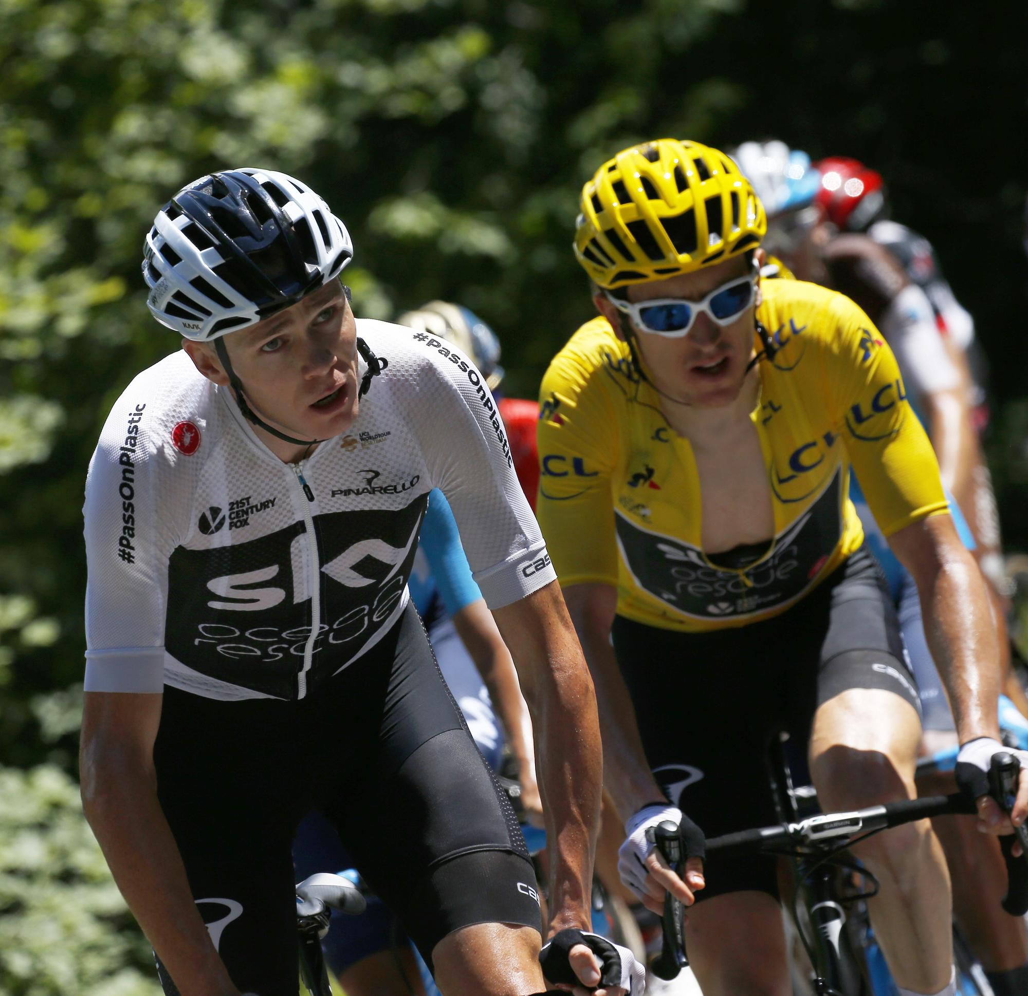 Geraint Thomas a vľavo jeho krajan Chris Froome.