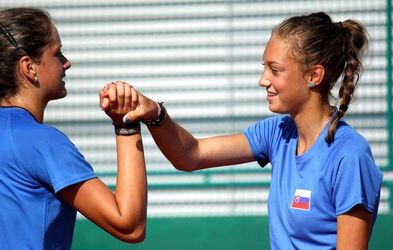 ITF Dubaj: Kužmová s Mihalíkovou neuspeli v 1. kole štvorhry