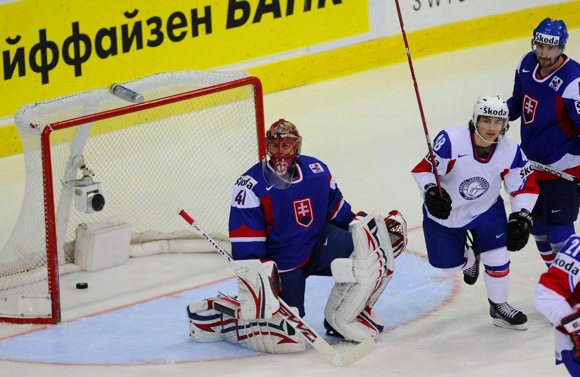 Mats Zuccarello sa teší z gólu do siete Slovenska na MS 2009.