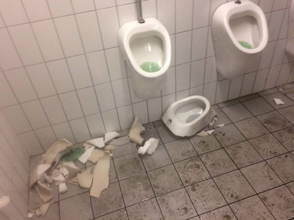 Rozbité toalety na štadióne Borussie Dortmund
