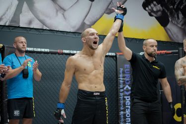 Český borec MMA sa tešil, že sa mu zmenil súper. Slovák Arpáš mu napokon vytrel zrak