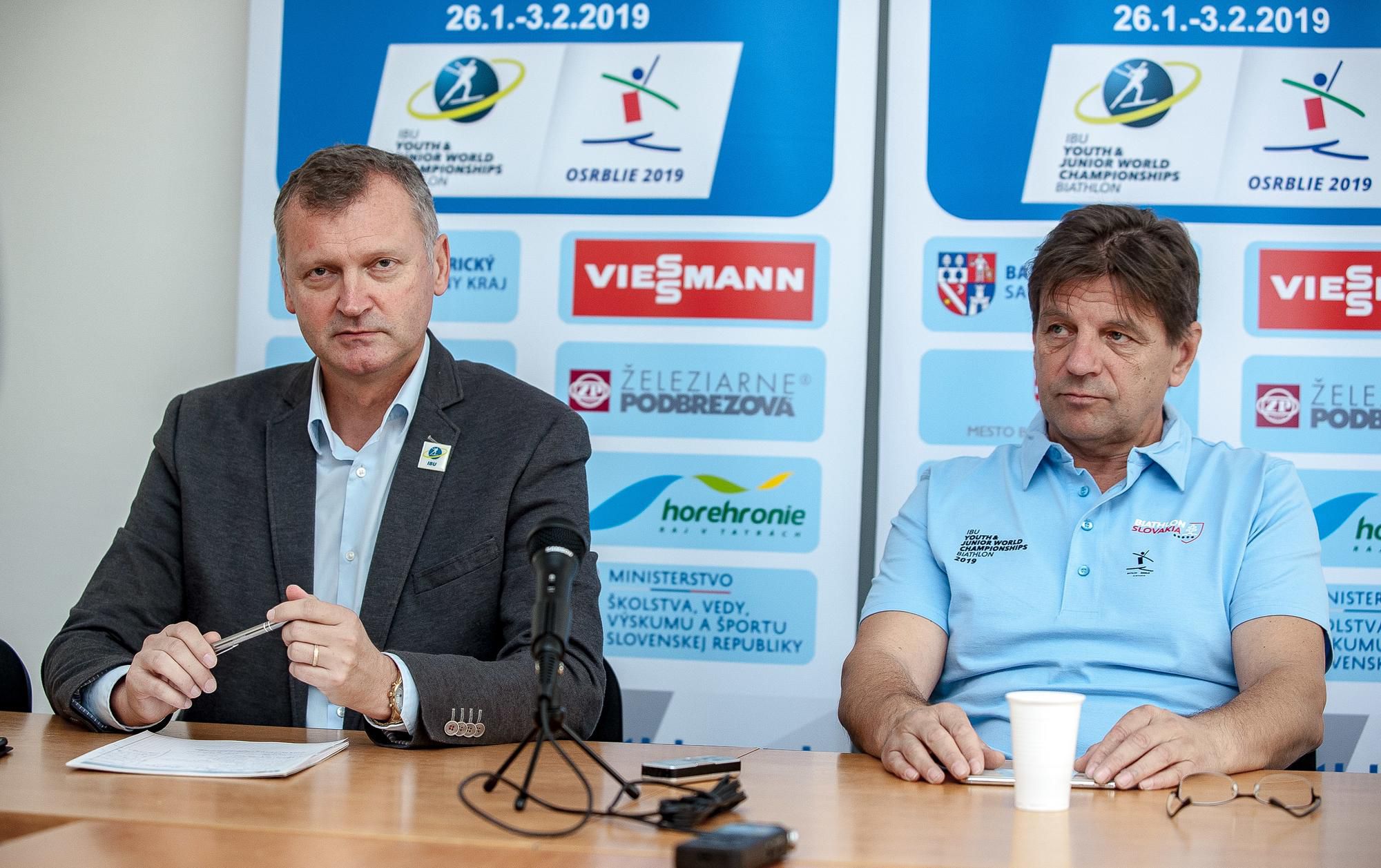 Sprava prezident Slovenského zväzu biatlonu (SZB) Tomáš Fusko a viceprezident Medzinárodnej biatlonovej únie (IBU) Ivor Lehoťan.