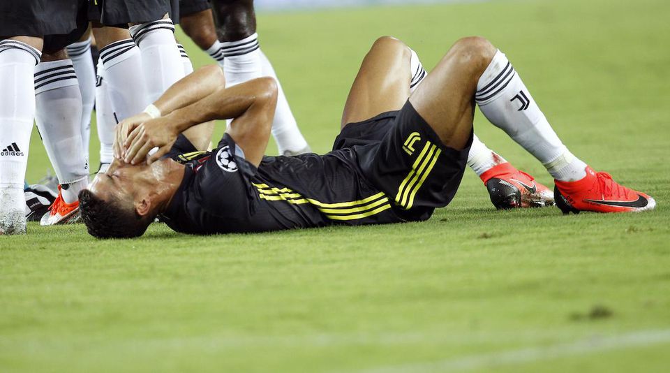 Cristiano Ronaldo v slzách po červenej karte