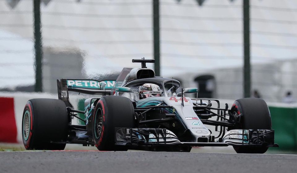 Lewis Hamilton (Mercedes) počas kvalifikácie na Veľkú cenu Japonska.