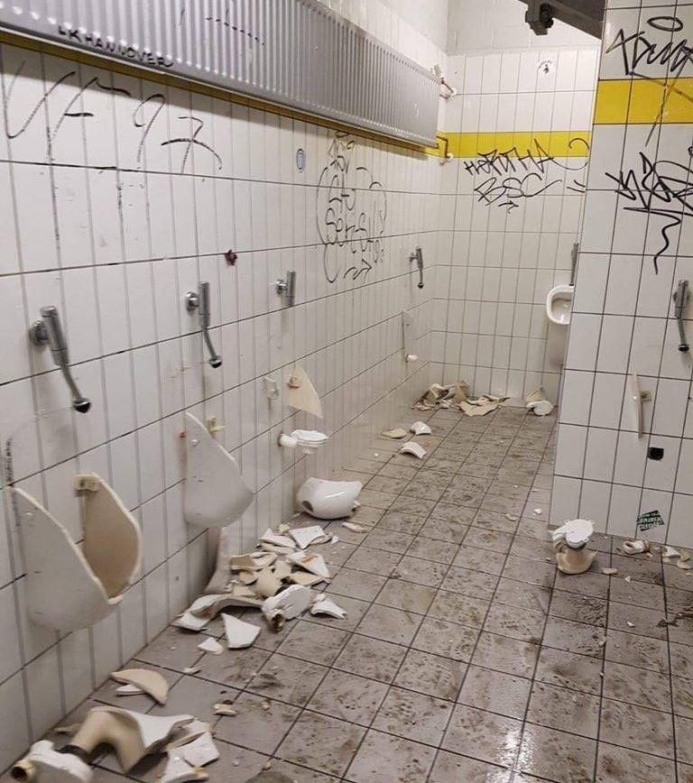 Rozbité toalety na štadióne Borussie Dortmund