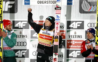 Skoky na lyžiach: V Oberstdorfe triumfoval Japonec Rjoju Kobajaši