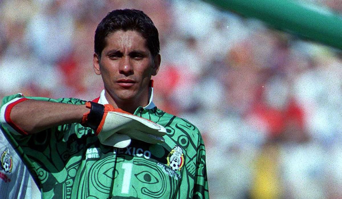 Jorge Campos v reprezentačnom drese Mexika.