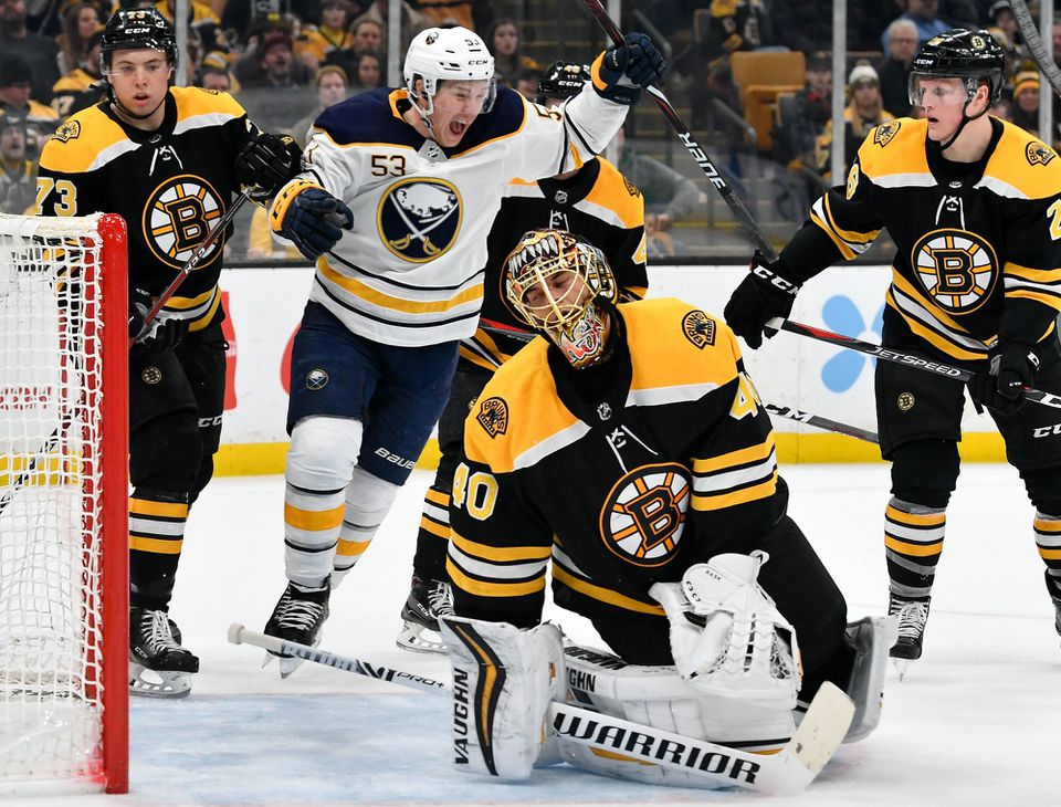 Hokesjiti Bostonu Bruins prehrali s Buffalom Sabres.