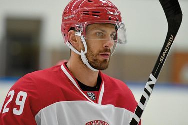 Hrivík začal premiérovú sezónu v KHL senzačne, no pribrzdilo ho zranenie