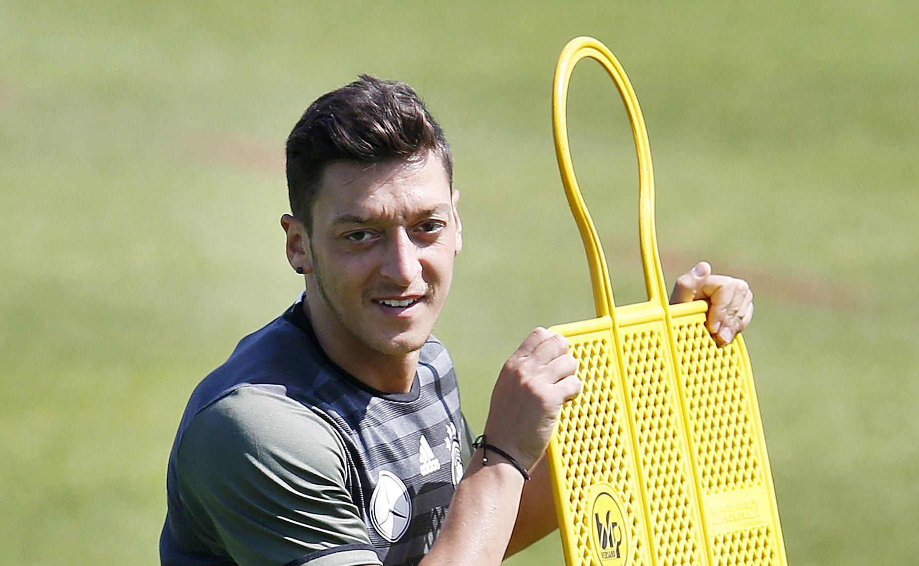 Mesut Özil na tréningu nemeckej reprezentácie