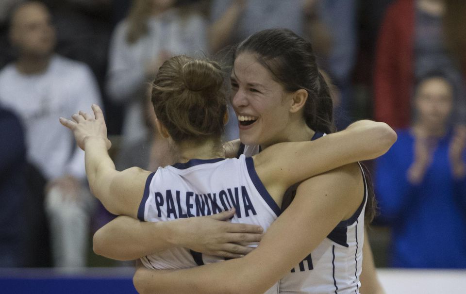 Slovenské basketbalistky Terézia Páleníková a Veronika Remenárová