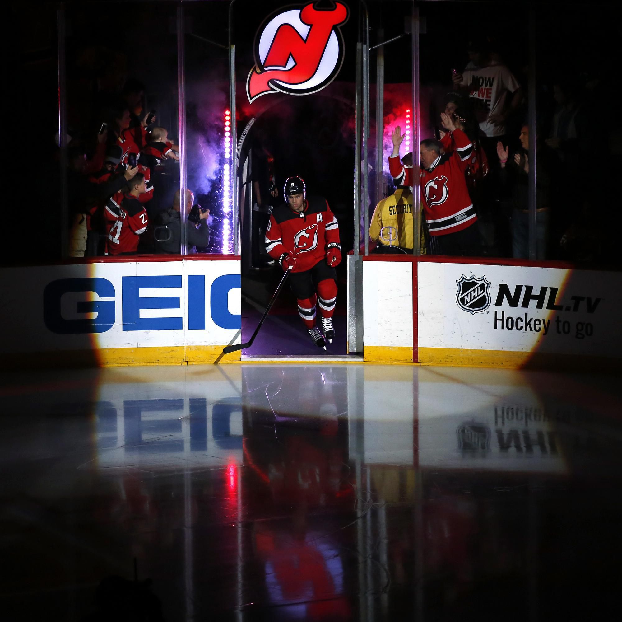 Hviezda New Jersey Devils Taylor Hall.