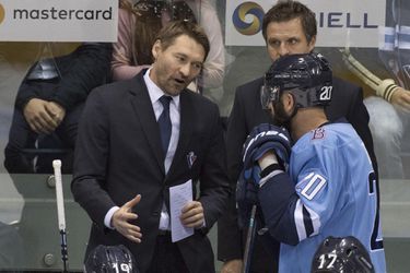 Reakcie hráčov HC Slovan a trénera Országha po výhre nad Sibirom Novosibirsk