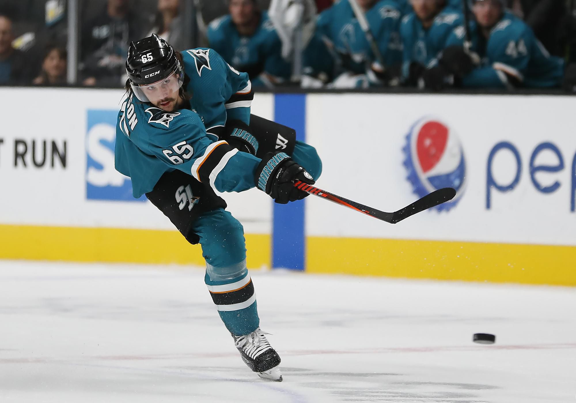 Erik Karlsson v drese San Jose Sharks.