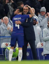 Tréner Chelsea žiada náhradu za odchádzajúceho Fabregasa