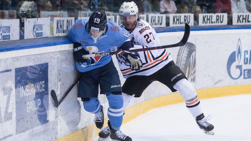 HC Slovan Bratislava - Amur Chabarovsk (Matúš Sukeľ, Vitaly Atyushov)